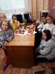 Конкурс поделок в клубе с.Красное Конкурс поделок в клубе с.Красное