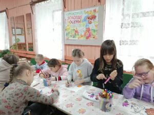 Творческая мастерская ко Дню рождения Винни-Пуха в клубе с.Весь.
