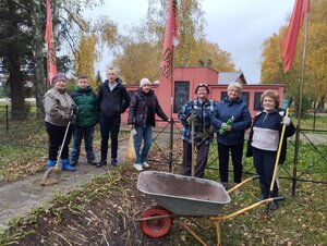 В селе Гавриловское прошел продуктивный осенний субботник. 

