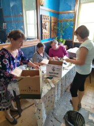 Патриотическая акция по изготовлению окопных свечей прошла в доме культуры с.Омутское.