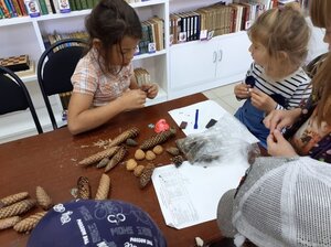 Мастер- класс по изготовлению поделки из природных материалов в клубе села Омутское.