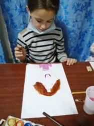 Выставка рисунков «Мамины глаза»  в клубе поселка Красногвардейский.