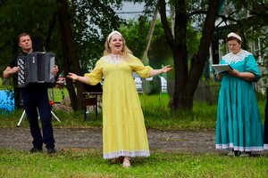 Яркий и незабываемый праздник жителям села Ляховицы подарили солисты и коллективы художественной самодеятельности муниципального казенного учреждения культуры «Селецкий культурно-досуговый центр»
