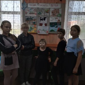 Выставка детского художественного творчества в клубе с.Весь