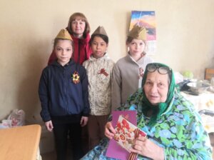 Патриотическая акция по поздравлению детей войны С Днем Победы в селе Омутское