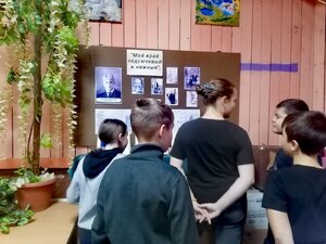 Познавательно-тематический уголок к 130-летию со дня рождения С.А.Есенина.